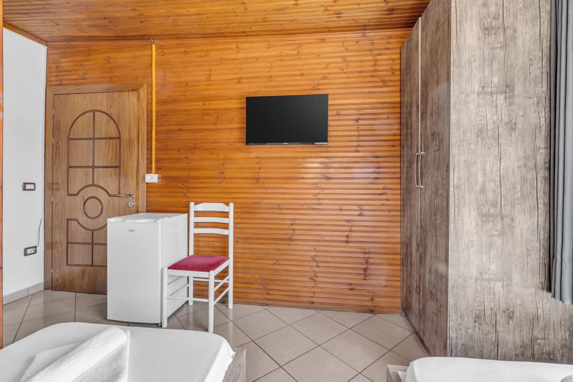 Guesthouse Emiljano Berat Eksteriør billede